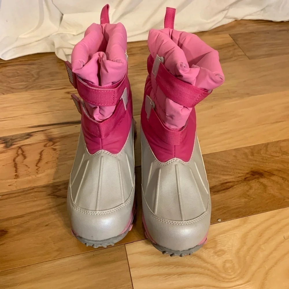 LL Bean Velcro closure kids snow boots. 6